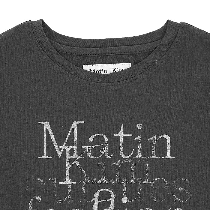 Matin Kim/ マーティンキム ダスティ タイポ グラフィック クロップ トップ Tシャツ MK2534TS077 501mk2534ts077